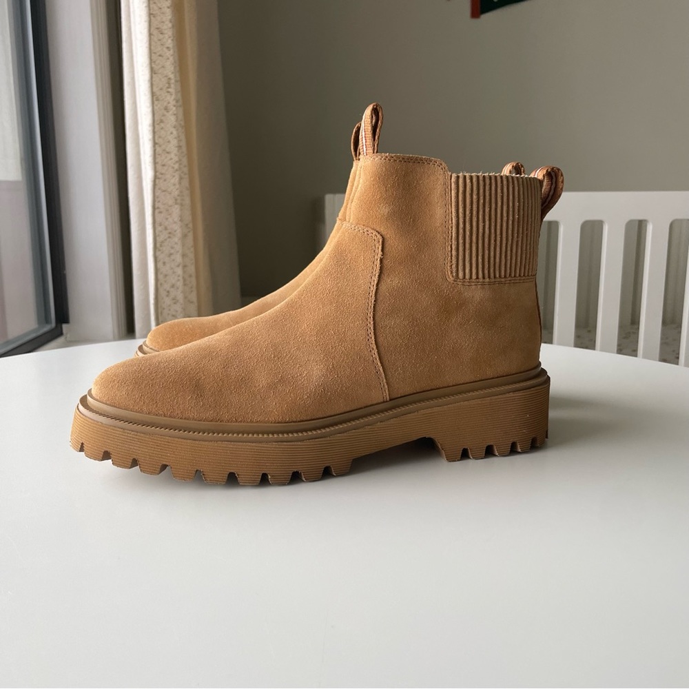 Madewell The Henry Lugsole Boot in Suede